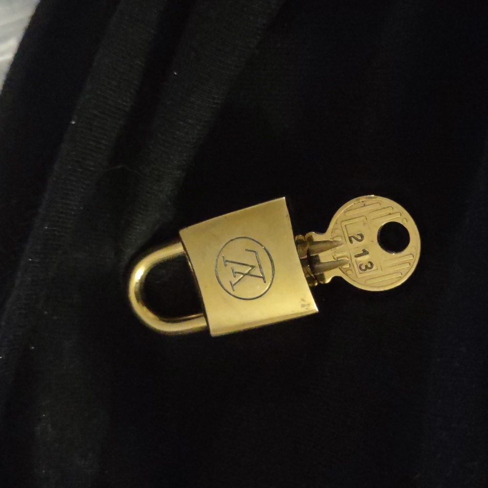 "Rare" Louis Vuitton lock and key 200 series